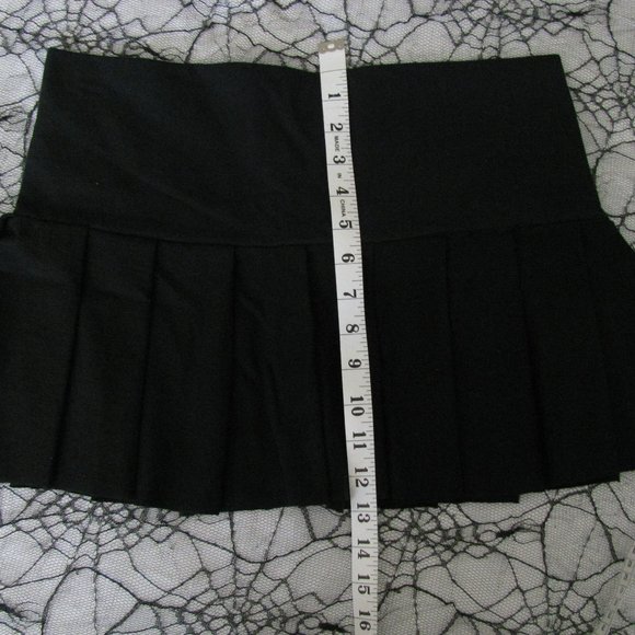 Handmade Black Pleated Mini Skirt - Picture 5 of 6